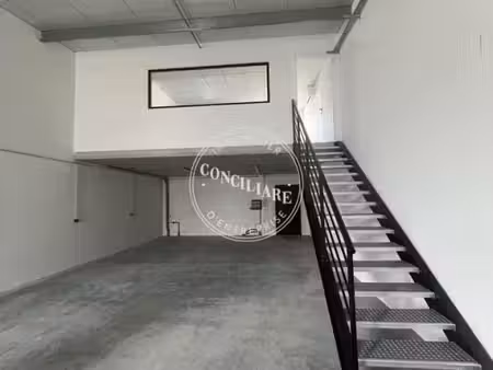 location entrepôt 140m²