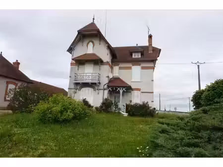belle et grande maison de caractère avec dépendances