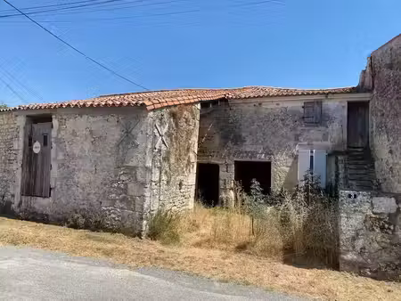 vente immeuble 3 pièces à saint-savinien (17350)  45 000 €