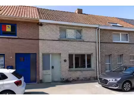 gesloten bebouwing met tuin nabij centrum bornem