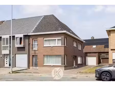 robuuste halfopen woning met mooie mogelijkheden