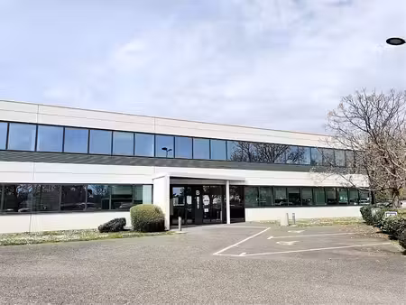 location bureau bruguieres 138 m²