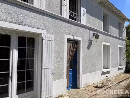 ensemble deux maison avec des dependances