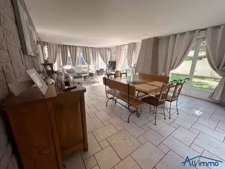 maison de luxe de 5 chambres en vente à saint-maur-des-fossés  france