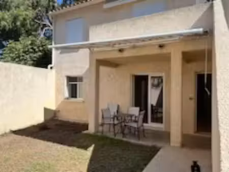 appartement au rez de chaussée avec jardinet et garage
