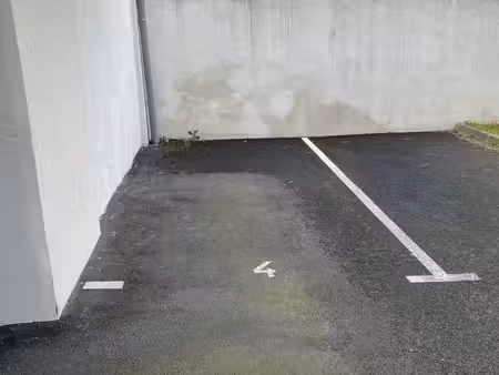 location parking tours 37000