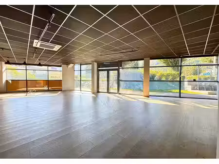 location local commercial marnaz 74460