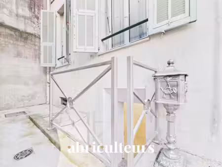 local professionnel rénové 40 m² avec parking privé en vente au quartier libération à nice