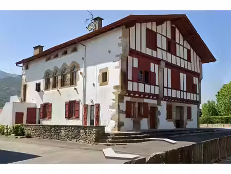 appartement 3 pièces de 91 m² dans une authentique maison basque