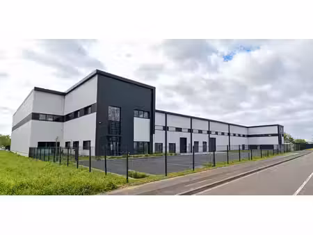 vente local d’activités 600m² à 40000m²