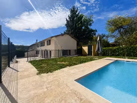 maison familiale au calme avec piscine– sainte-euphémie