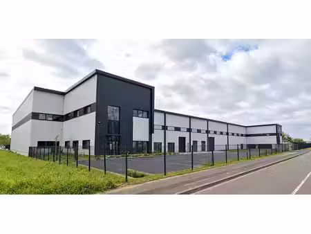 location local d’activités 450m² à 2850m²