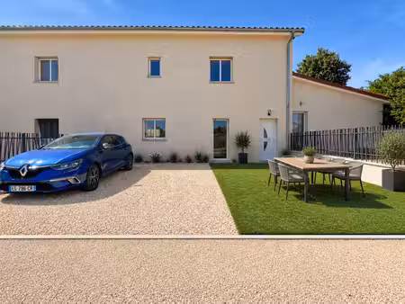 misérieux – maison de village entierement rénovée dans corps de ferme –100 m² – 3 chambres