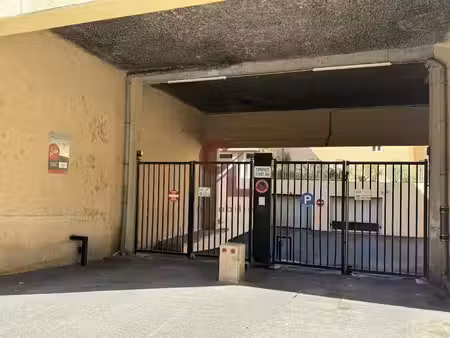 location parking 13 m² à cavaillon (84300)  70 €