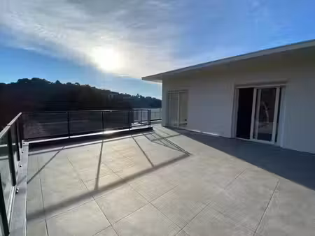 location maison 5 pièces 130 m² à nice (06000)  2 234 €