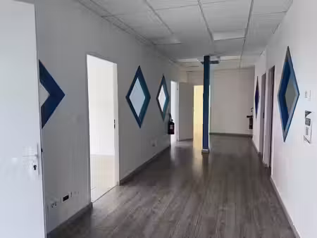 location locaux professionnels 7 pièces 133 m² à baie mahault (97122)  2 424 €
