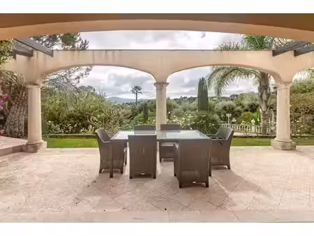 villa dans un domaine fermé