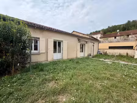 plain-pied dans le bourg de vergt