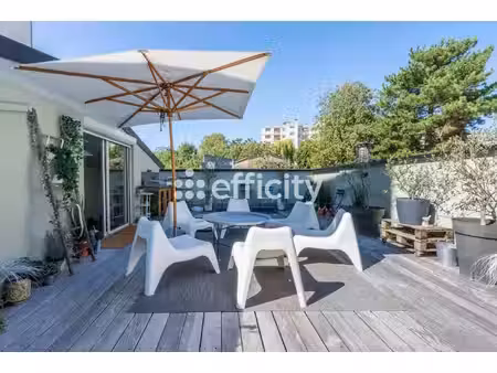 maison 10 pièces - 259 m²
