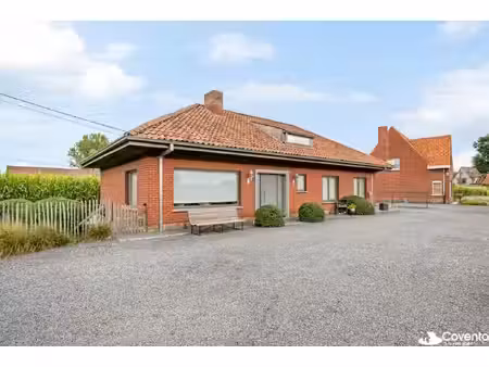huis te koop in oostrozebeke met 3 slaapkamers
