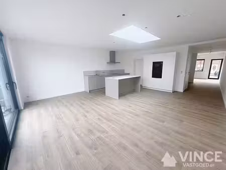 volledig gerenoveerde  energiezuinige woning met tuin.
