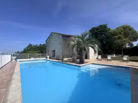 maison pierre 240 m2 + 3 ha avec dependances + piscine