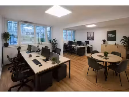 location local professionnel 150m²