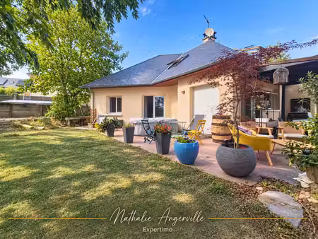 maison familiale lumineuse – 5 chambres  piscine et garage double