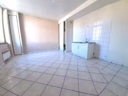 location appartement 2 pièces  30.00m²  sainte