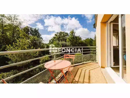 vaste t2 avec balcon et parking