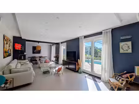 maison spacieuse avec piscine  proche de la nature