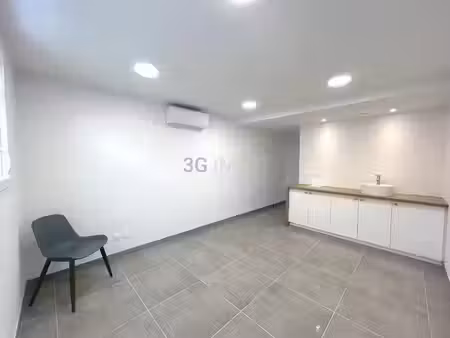 location locaux professionnels 1 pièce 15 m² à courtry (77181)  528 €