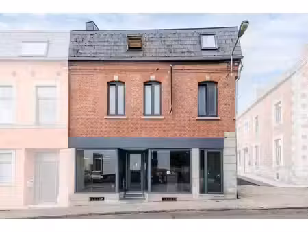 immeuble mixte à rénover avec beau potentiel de rentabilité!