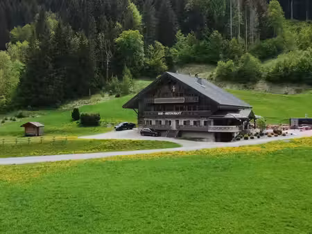 exclusivité restaurant et logement de tourime au pied des pistes de cha
