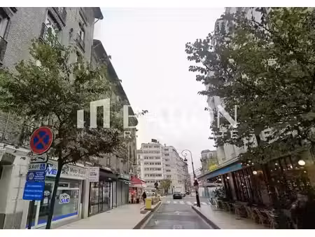 location locaux professionnels 1 pièce 27 m² à puteaux (92800)  1 350 €