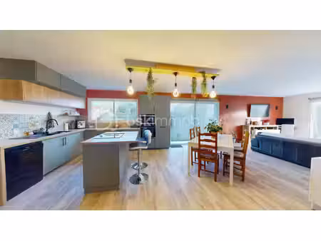 maison de 152 m² à saint-martial-de-vitaterne