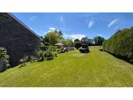 maison avec jardin dans un cadre champêtre