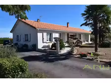 vente maison 6 pièces 125 m² à terres-de-haute-charente (16270)  242 000 €