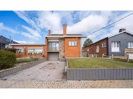 bungalow 2 chambres avec jardin et garge en bon état