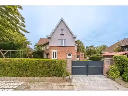 maison 3 façades – 2 chambres – jardin – beau potentiel