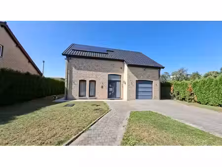 très belle villa de 2008  avec terrasse et grand jardin