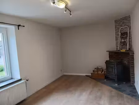 duplex 2 chambres / terrasse et parking /0477 18 04 11.