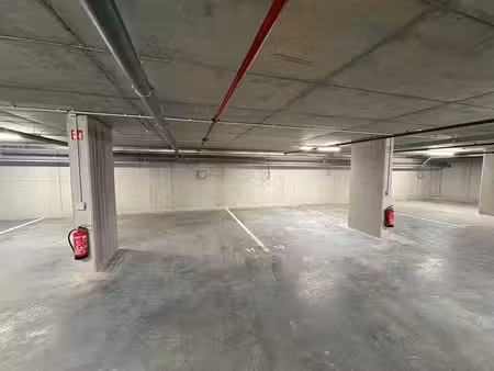appartement d'une chambre avec terrasse ensoleillée.