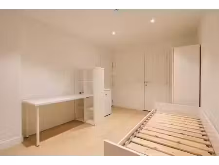 chambre d'étudiant meublée avec salle de bains privative à l