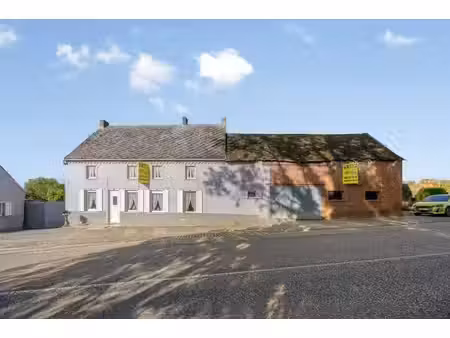 projecteigendom of te renoveren hoeve met stallingen