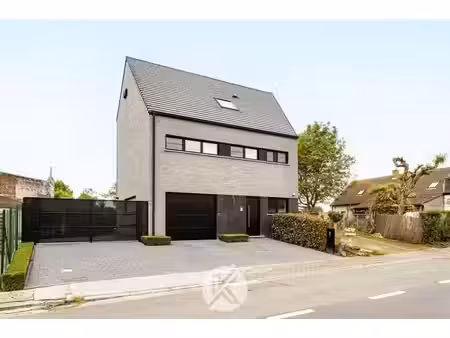 moderne nieuwbouwwoning met hoogwaardige afwerking