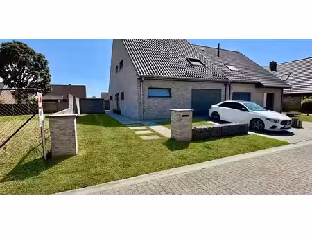 halfopen woning met 4 slpks  garage en tuin