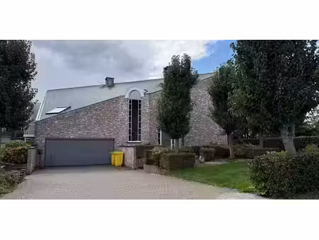 maison à louer à retie pour € 1.800 avec 4 chambres à coucher