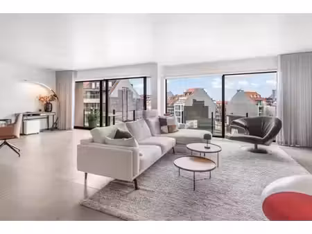 appartement moderne de 150 m² dans le centre de knokke. par
