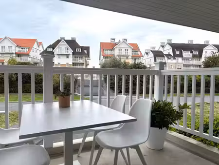 appartement soigné d'une chambre avec terrasse et box garag